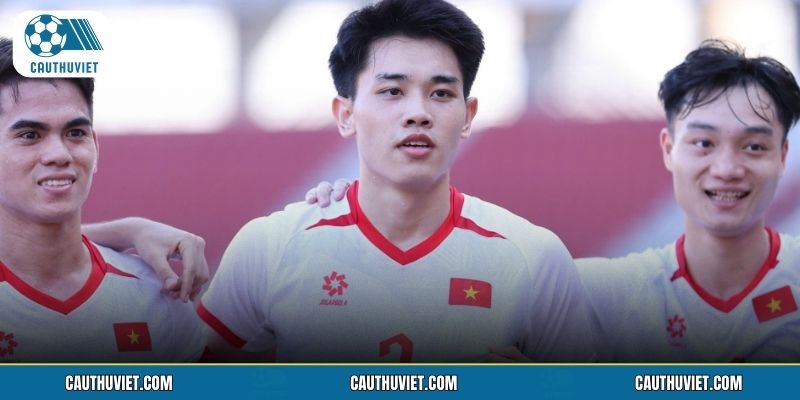 Huyền thoại mang số 7 đội tuyển Việt Nam tỏa sáng