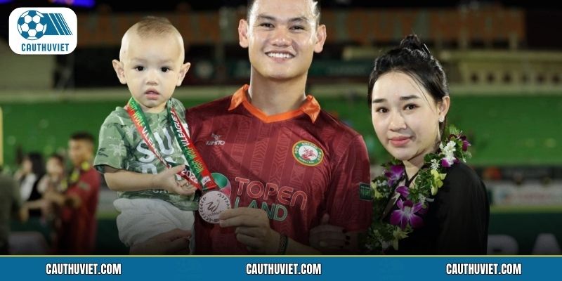 Thông tin vợ cầu thủ Hồ Tấn Tài được fan quan tâm
