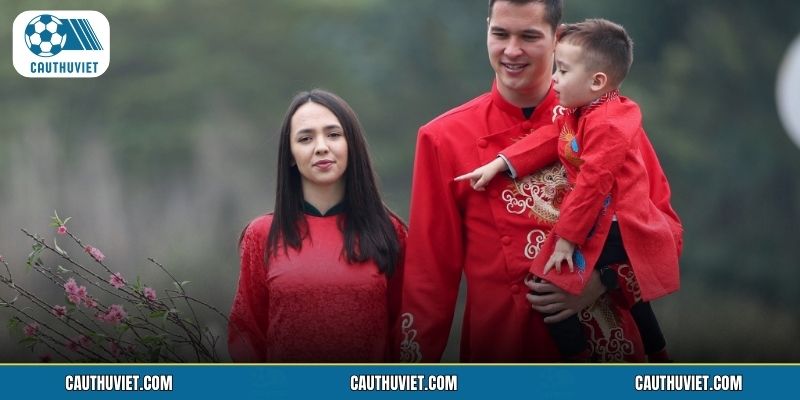 Tổ ấm hạnh phúc của thủ môn Việt kiều